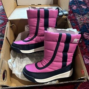 Sorel Fuchsia and Black Quilted Boots